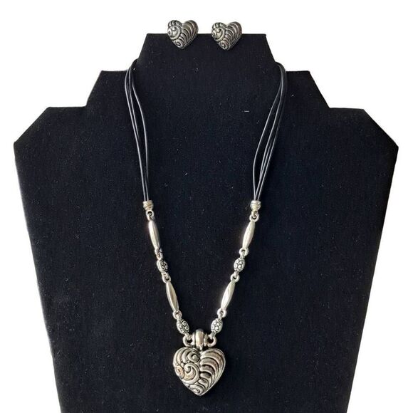 Ladies heart Necklace and earring set Nwt - Picture 1 of 9